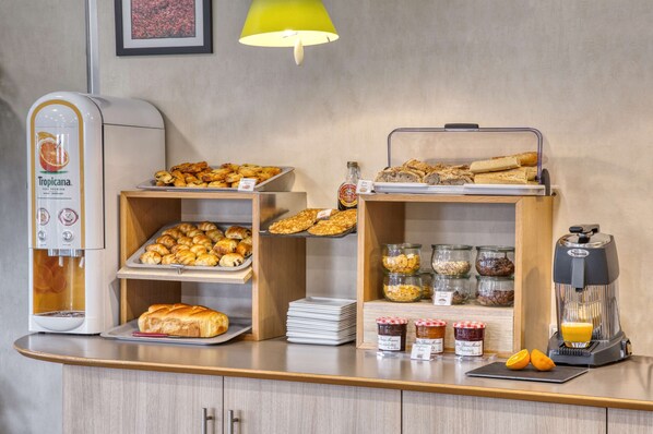 Frokostbuffé hver dag (EUR 12 per person)