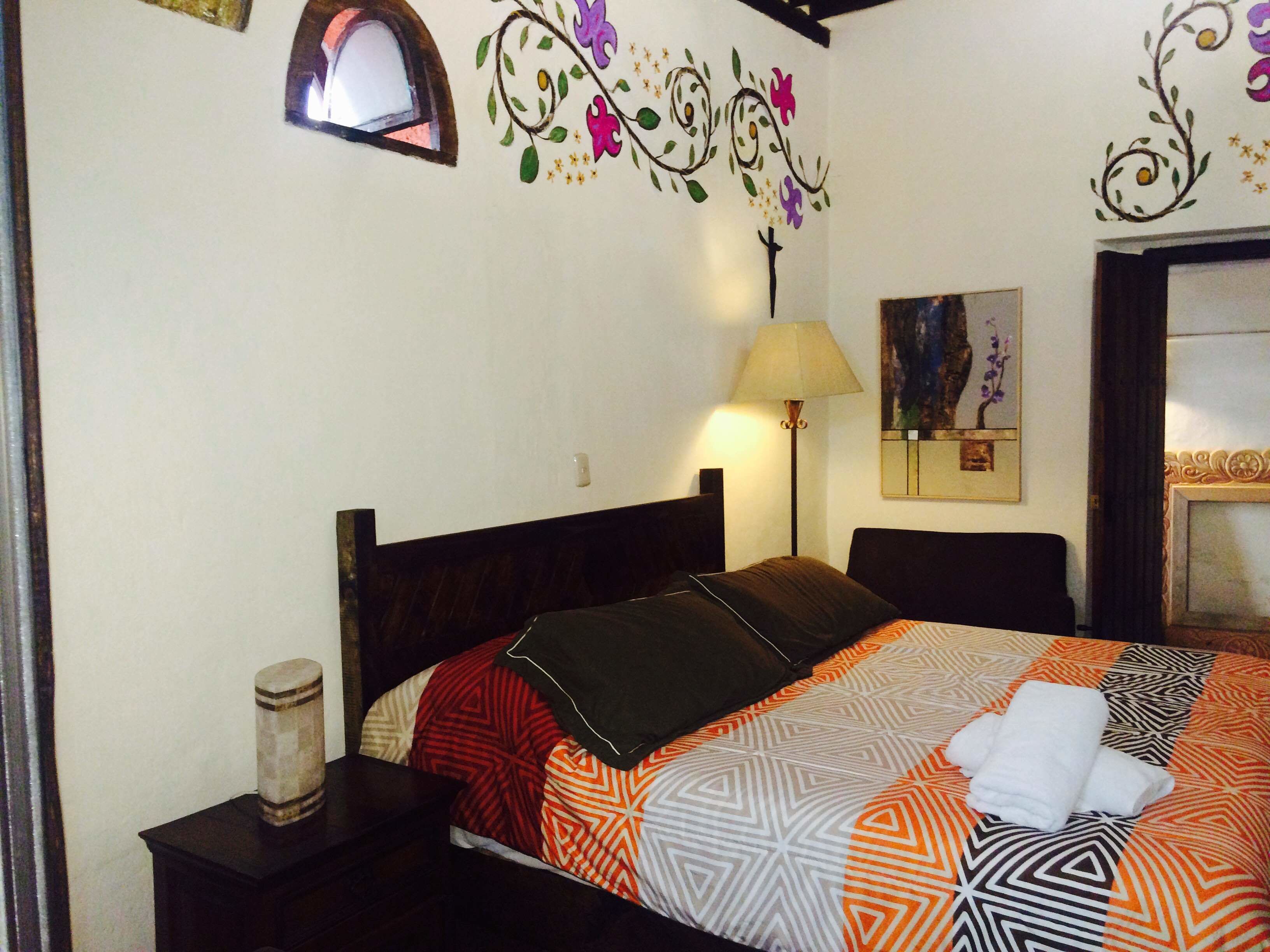 小型套房 | 特色装修、特色家居、办公桌、遮光窗帘