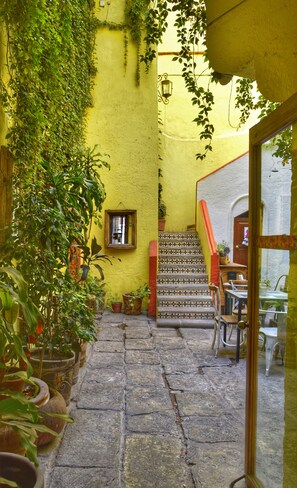 21-inch TV with cable channels - Hotel Casa del Callejon (Puebla)