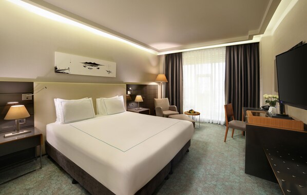 Deluxe Double Room, 1 King Bed | Premium bedding, down comforters, minibar, in-room safe