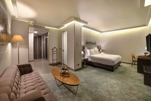 Studio Suite, 1 Bedroom | Premium bedding, down comforters, minibar, in-room safe
