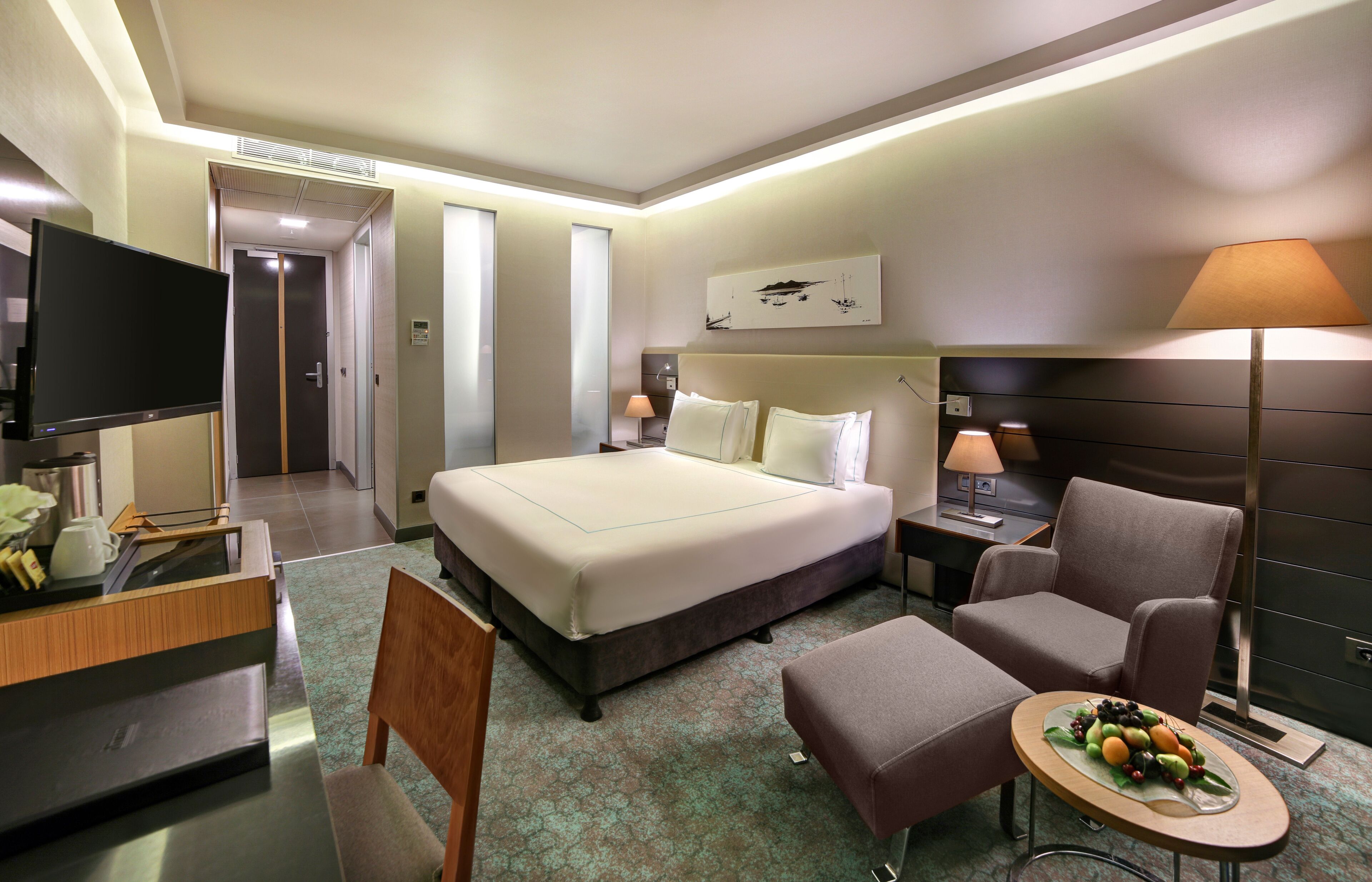 deluxe double room, 1 king bed | 1 bedroom, premium bedding, down duvets, minibar