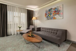 Studio Suite, 1 Bedroom | Living area