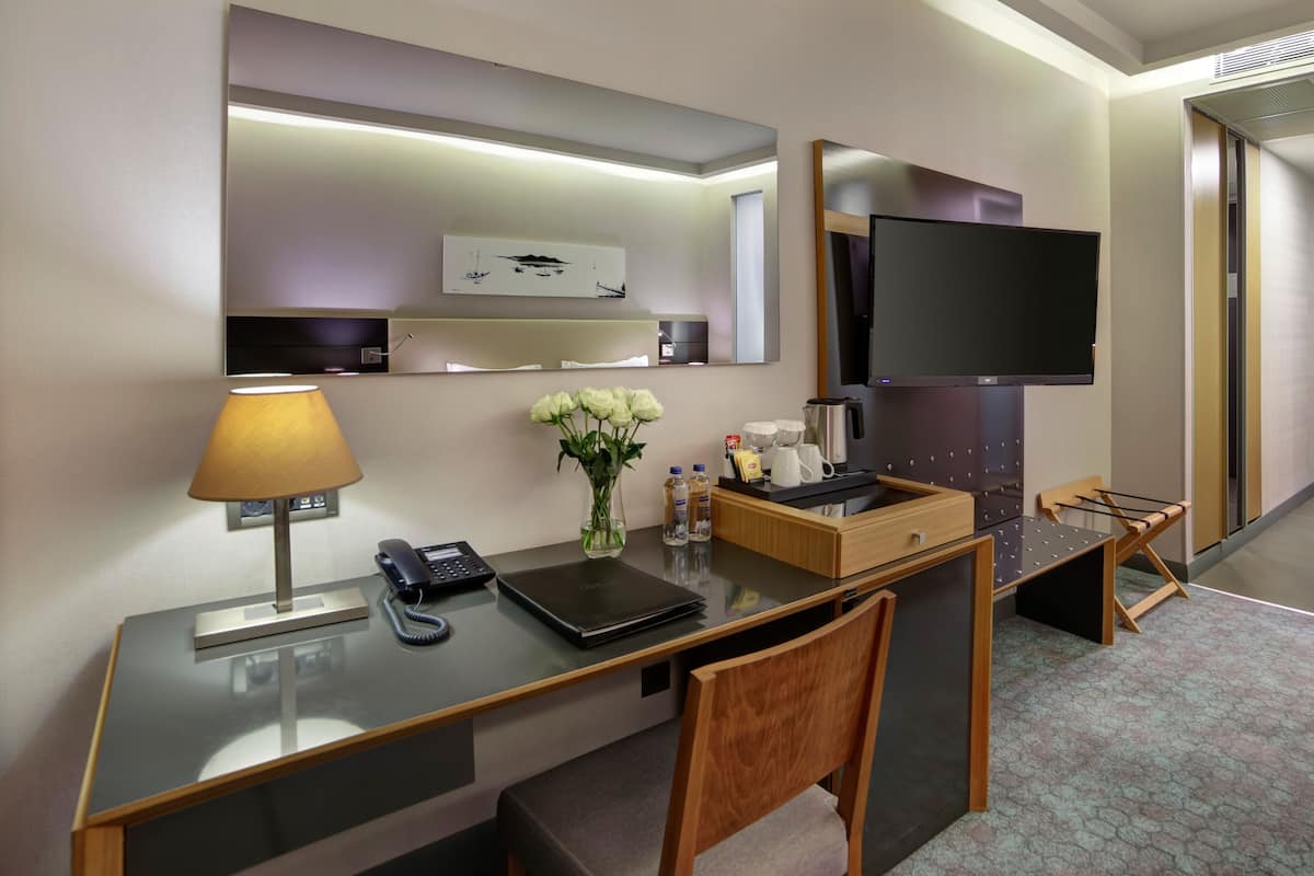 superior double room, 1 king bed | 1 bedroom, premium bedding, down duvets, minibar