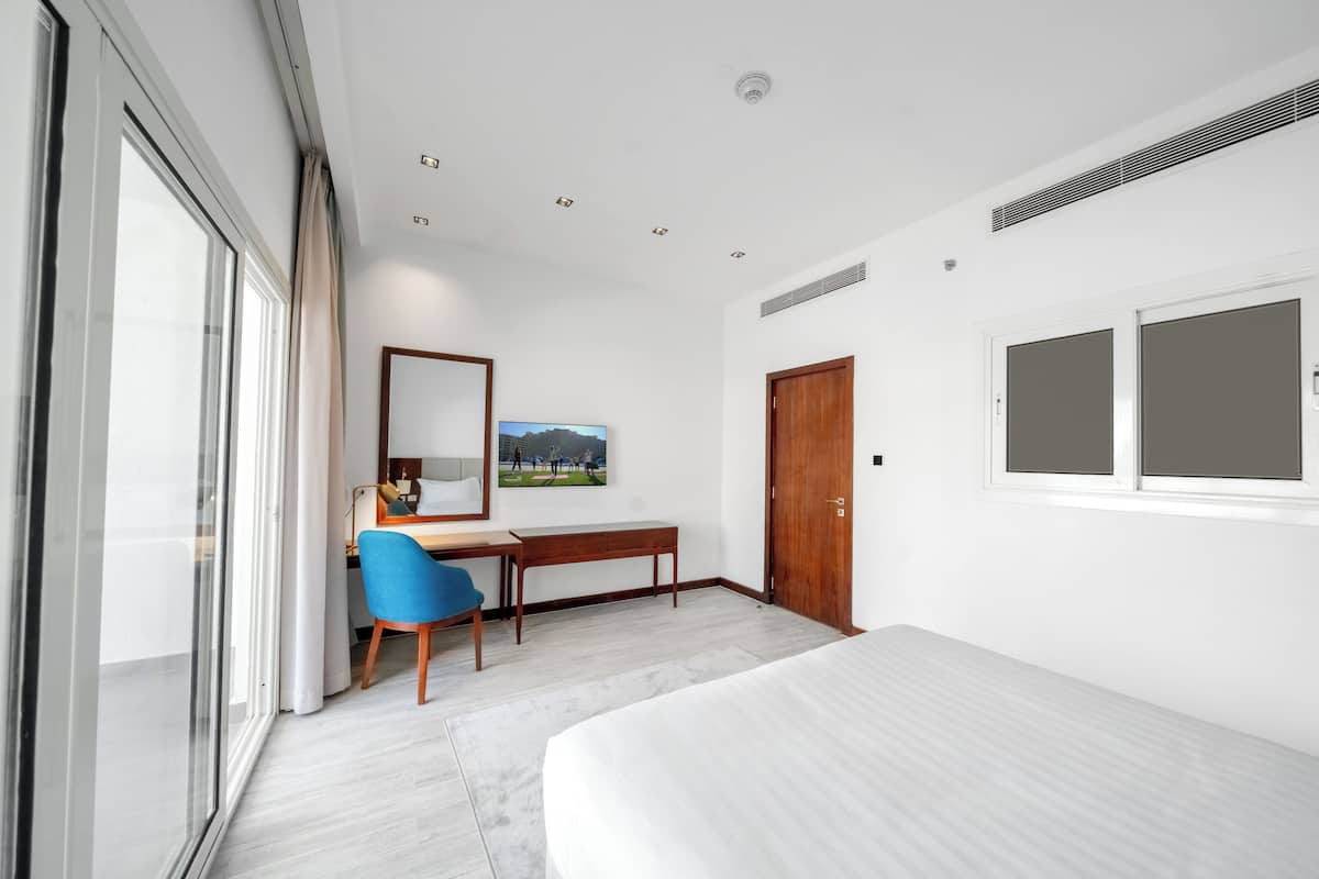 Standard Suite, 1 Queen Bed with Sofa bed, Non Smoking, Pool View | 1 bedroom, in-room safe, desk, laptop workspace