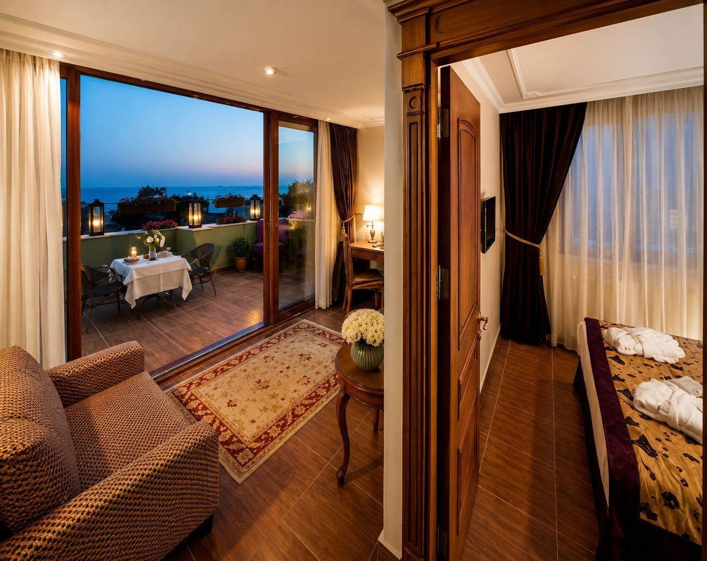 Executive-Suite, Balkon, Meerblick (King Bed with Sofabed) | Hochwertige Bettwaren, Minibar, Zimmersafe, Schreibtisch