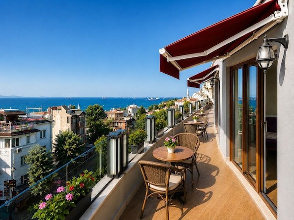 Premier Room, Balcony, Sea View | Premium bedding, minibar, in-room safe, desk - GLK PREMIER The Home Suites & Spa - Boutique Class (Istanbul)