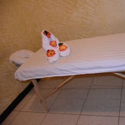Sauna, hot tub, steam room, body treatments, deep-tissue massages