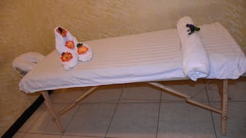 Un sauna, una bañera de hidromasaje, baño turco, tratamientos corporales