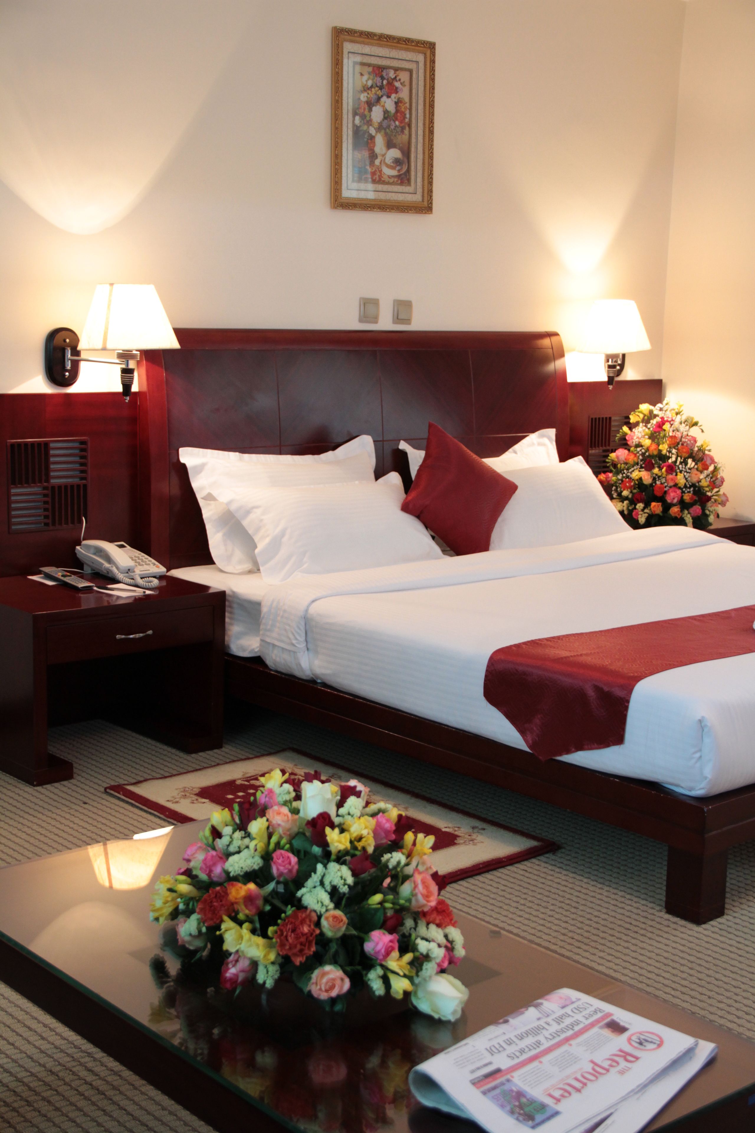 1 多间卧室、客房内保险箱、办公桌、隔音