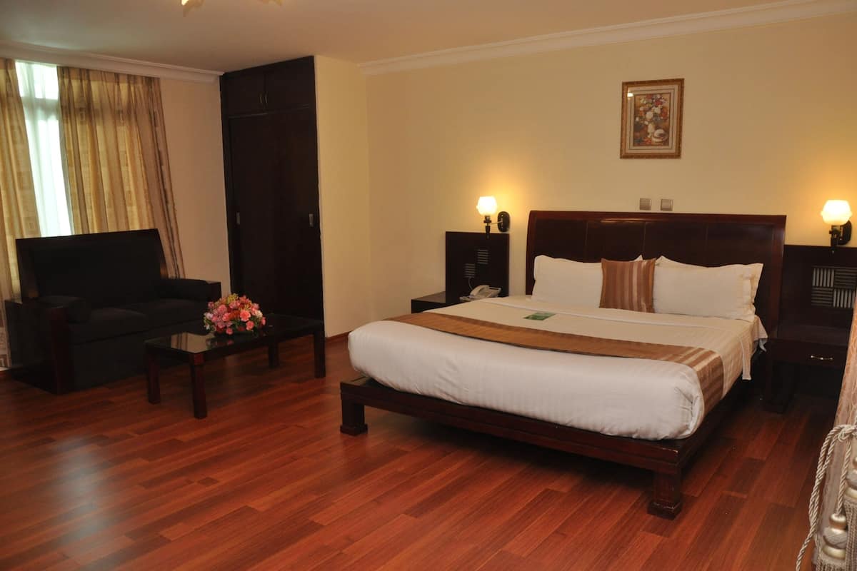 1 bedroom, in-room safe, desk, soundproofing
