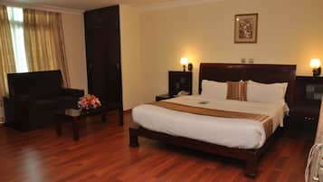 1 bedroom, in-room safe, desk, soundproofing