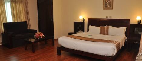 1 室のベッドルーム、セーフティボックス (室内)、デスク、防音設備