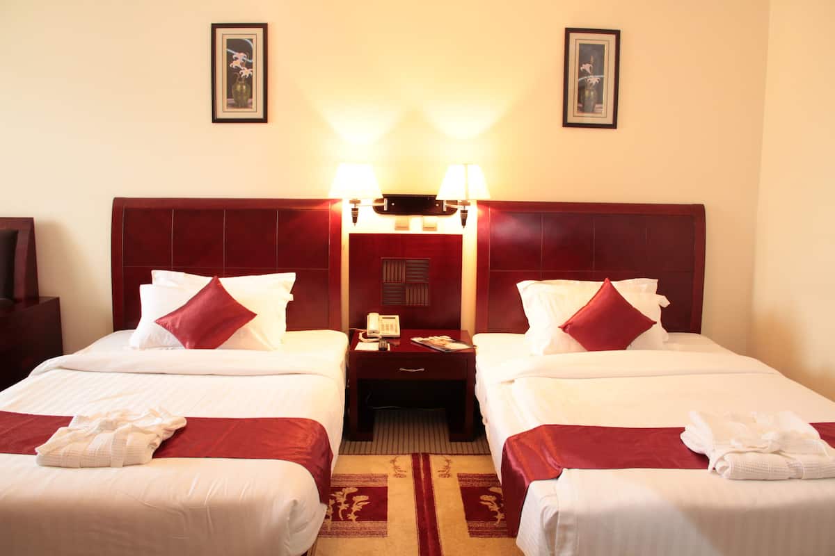 Standard Twin Room | 1 bedroom, in-room safe, desk, soundproofing