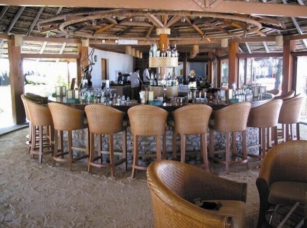 Bar (on property) - Corbett Gateway Resort & Spa (Ramnagar)