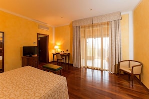 Minibar, in-room safe, desk, soundproofing