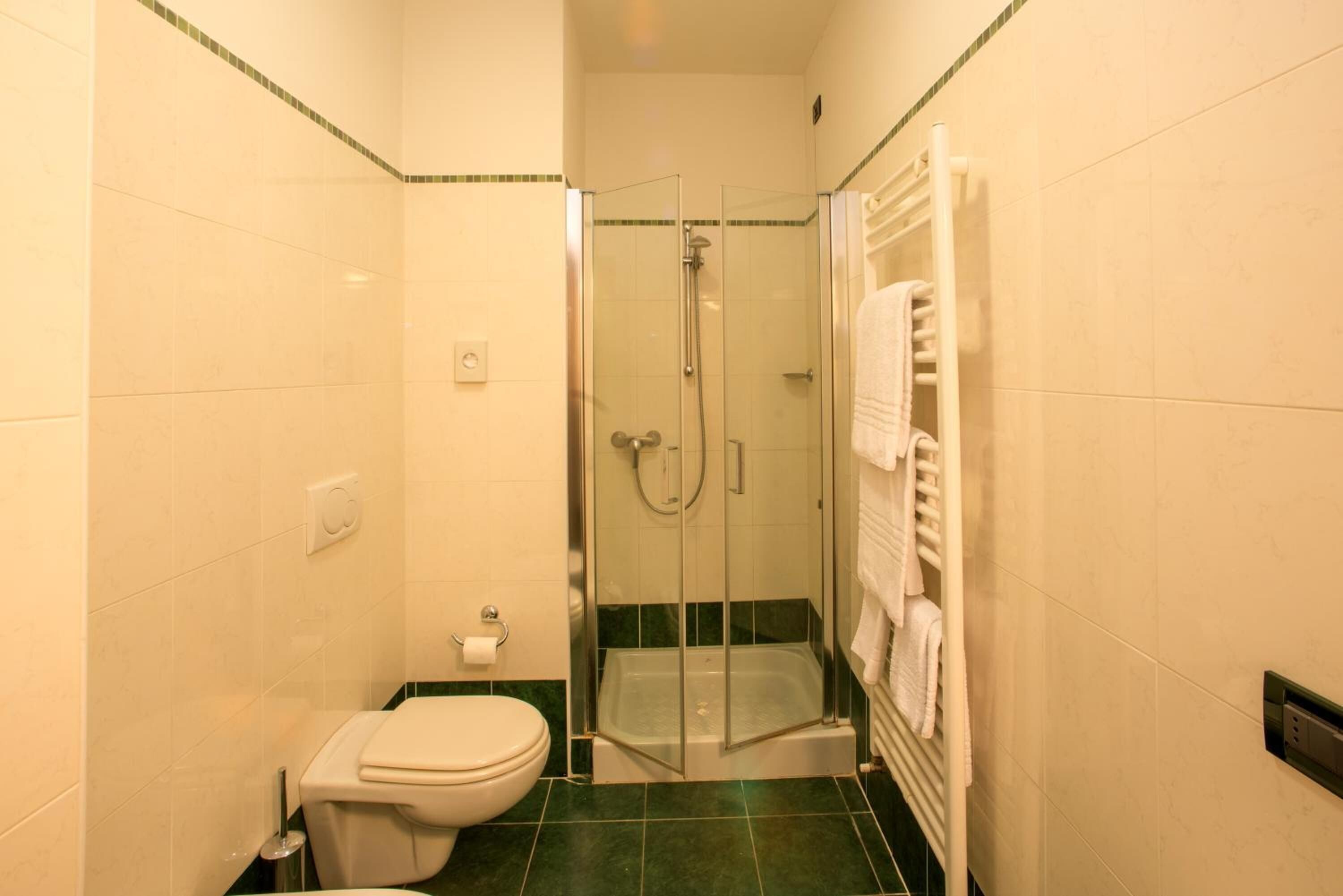 superior double or twin room | bathroom | free toiletries, bidet, towels