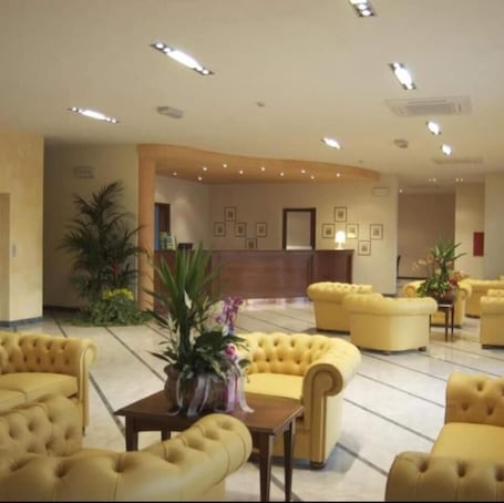 Hall. Hotel Conte Verde
