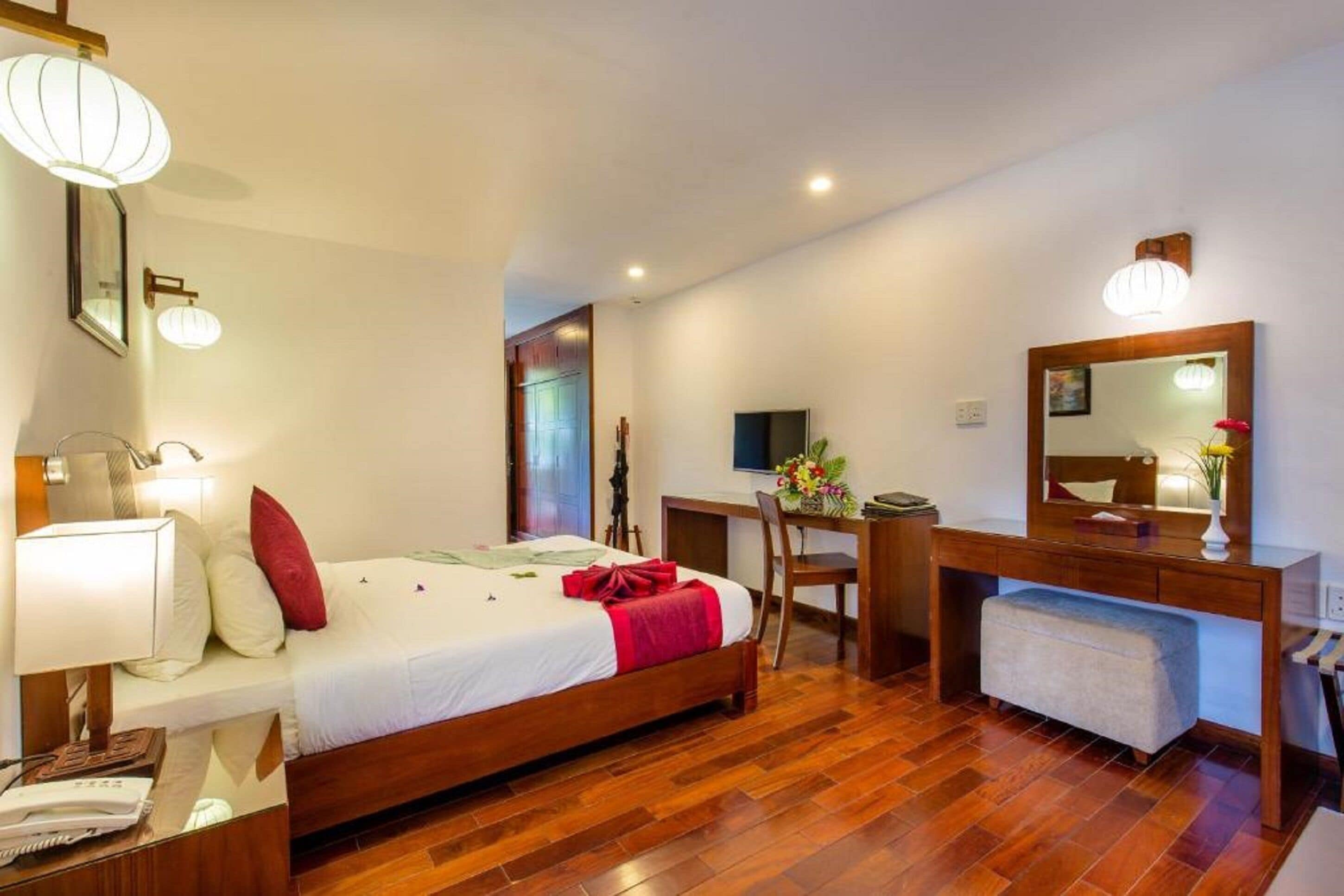 superior room, garden view | 1 bedroom, down duvets, minibar, in-room safe