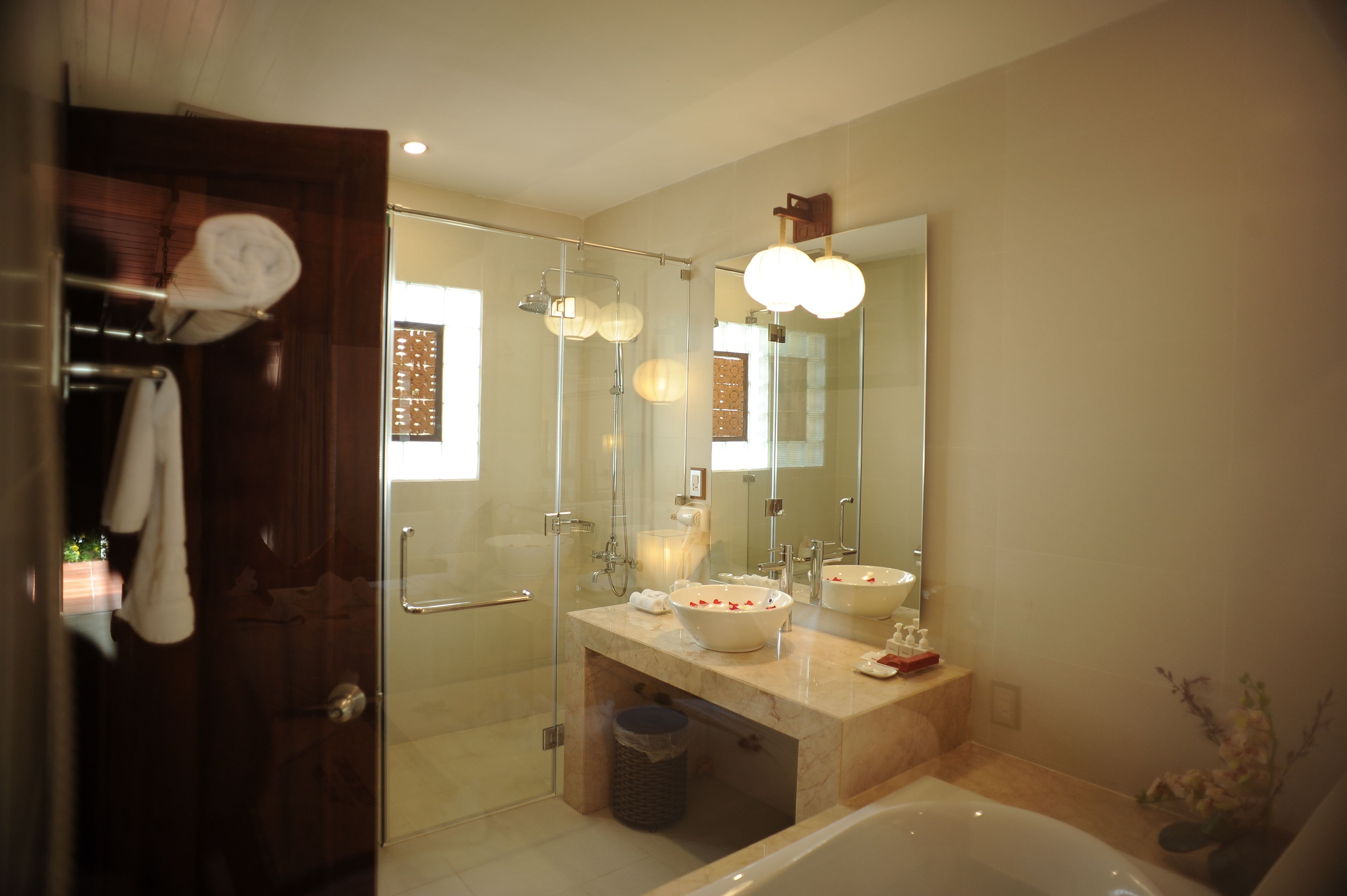 superior room, garden view | bathroom | hair dryer, bathrobes, slippers, bidet