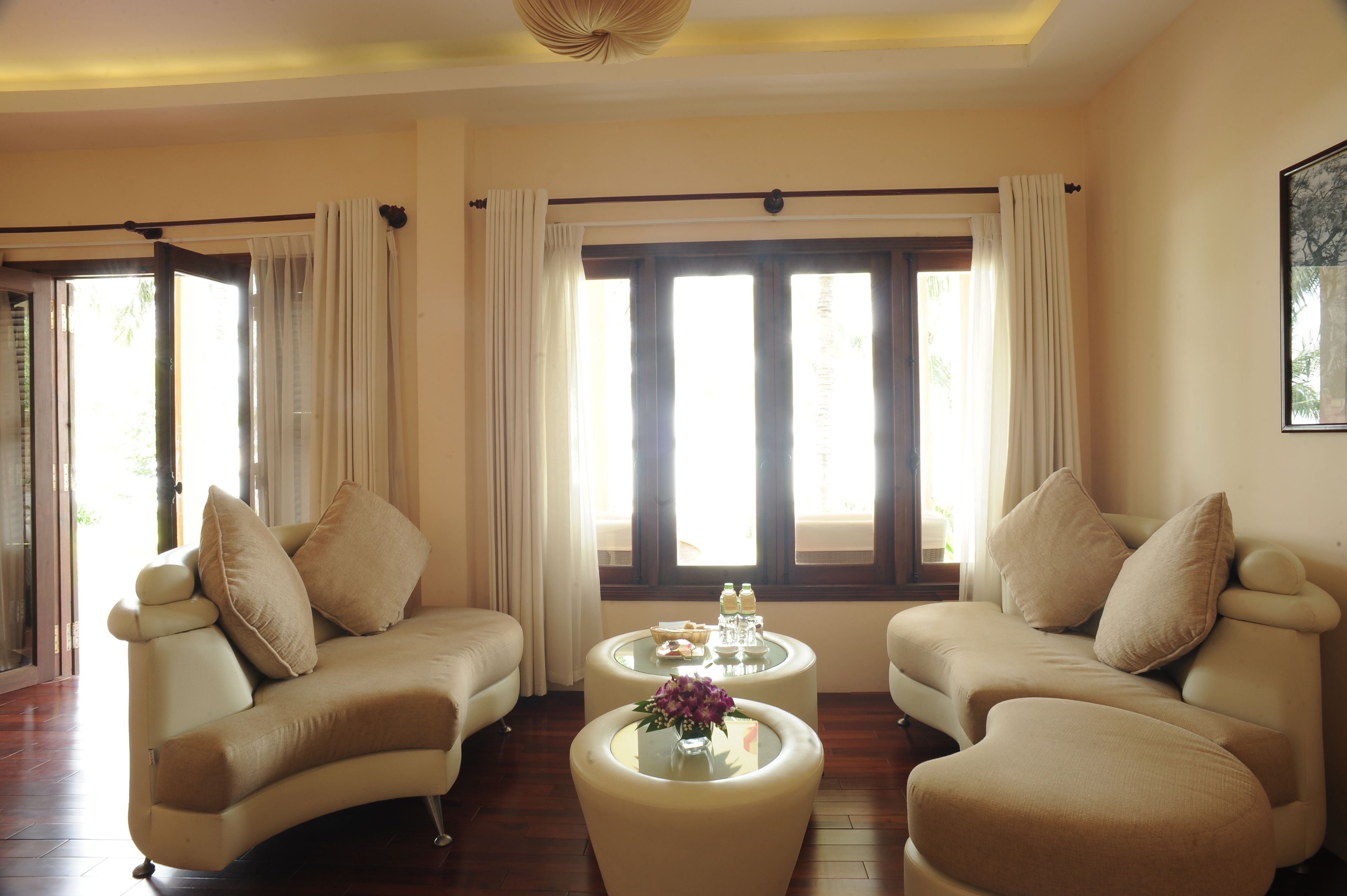suite, river view | living area | lcd tv