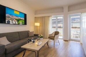 Premium bedding, pillowtop beds, in-room safe, desk - Kydon, The Heart City Hotel (Chania)