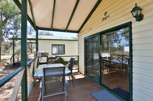 2 Bedroom Accessible Family Cabin | Terraço/pátio