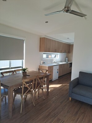 2 Bedroom Superior Cabin | Living area | Flat-screen TV, table tennis - NRMA Mildura Riverside Holiday Park (Mildura)