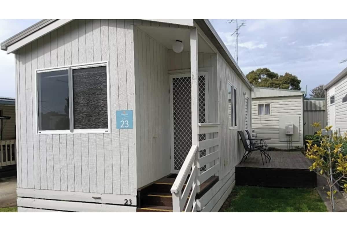 Budget 1 Bedroom Cabin - Sleeps 2