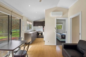 Deluxe-Zimmer (Spa - Sleeps 2) | Essbereich im Zimmer