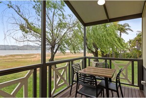 Cabana superior, 2 quartos, vista para o lago | Vista do quarto