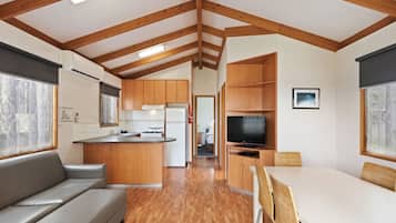 Superior 2 Bedroom Cabin - Sleeps 5 | Living room | Flat-screen TV