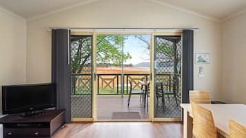 Superior 2 Bedroom Lakeview Cabin | Living area
