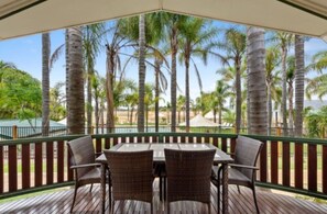 Cabane Supérieure, 2 chambres, en bord de piscine | Terrasse/Patio