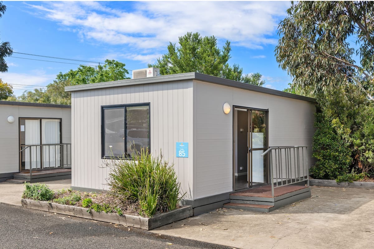 Budget 1 Bedroom Cabin - Sleeps 6