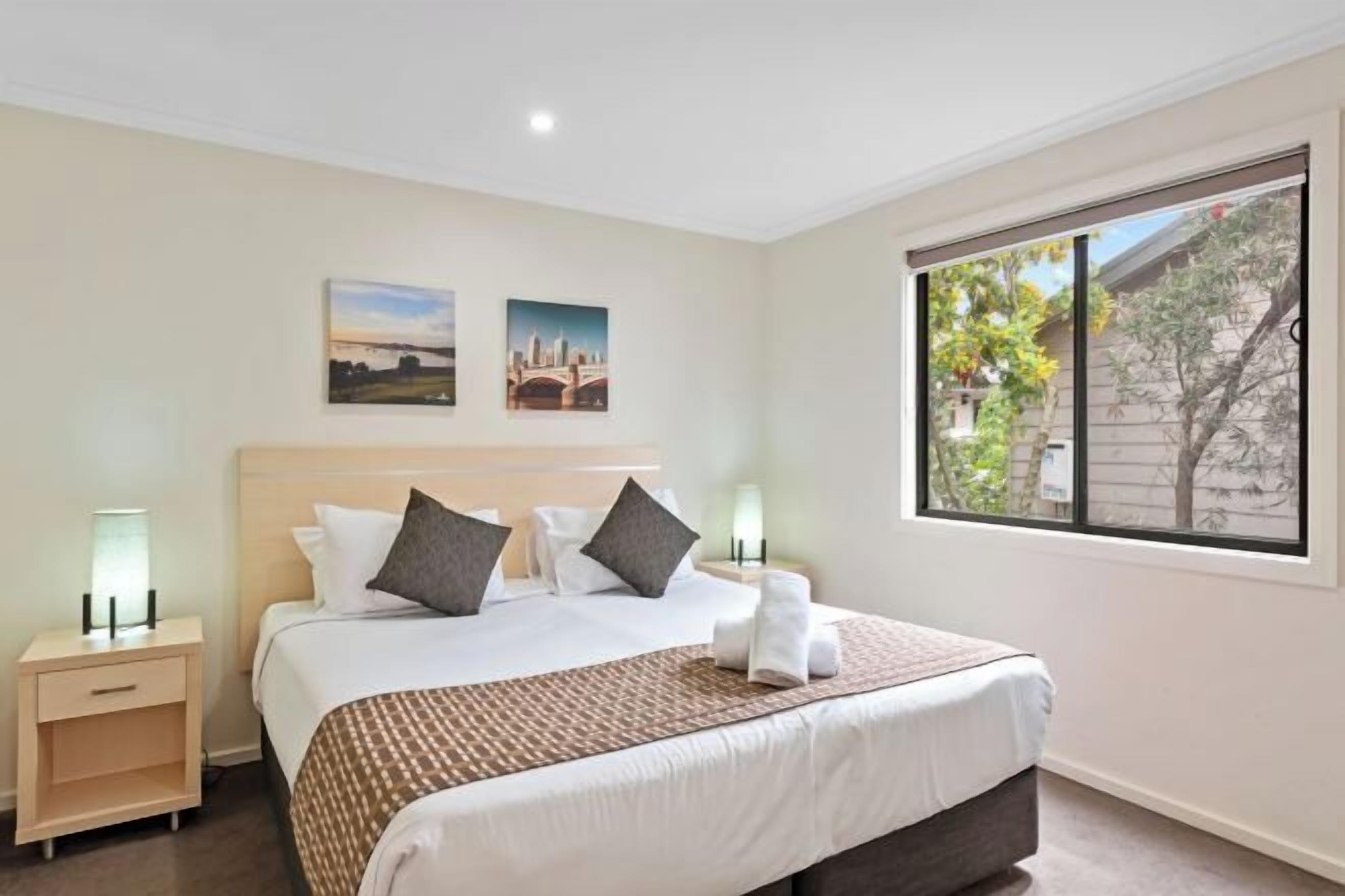 高档床上用品、熨斗/熨板、免费 WiFi、床单