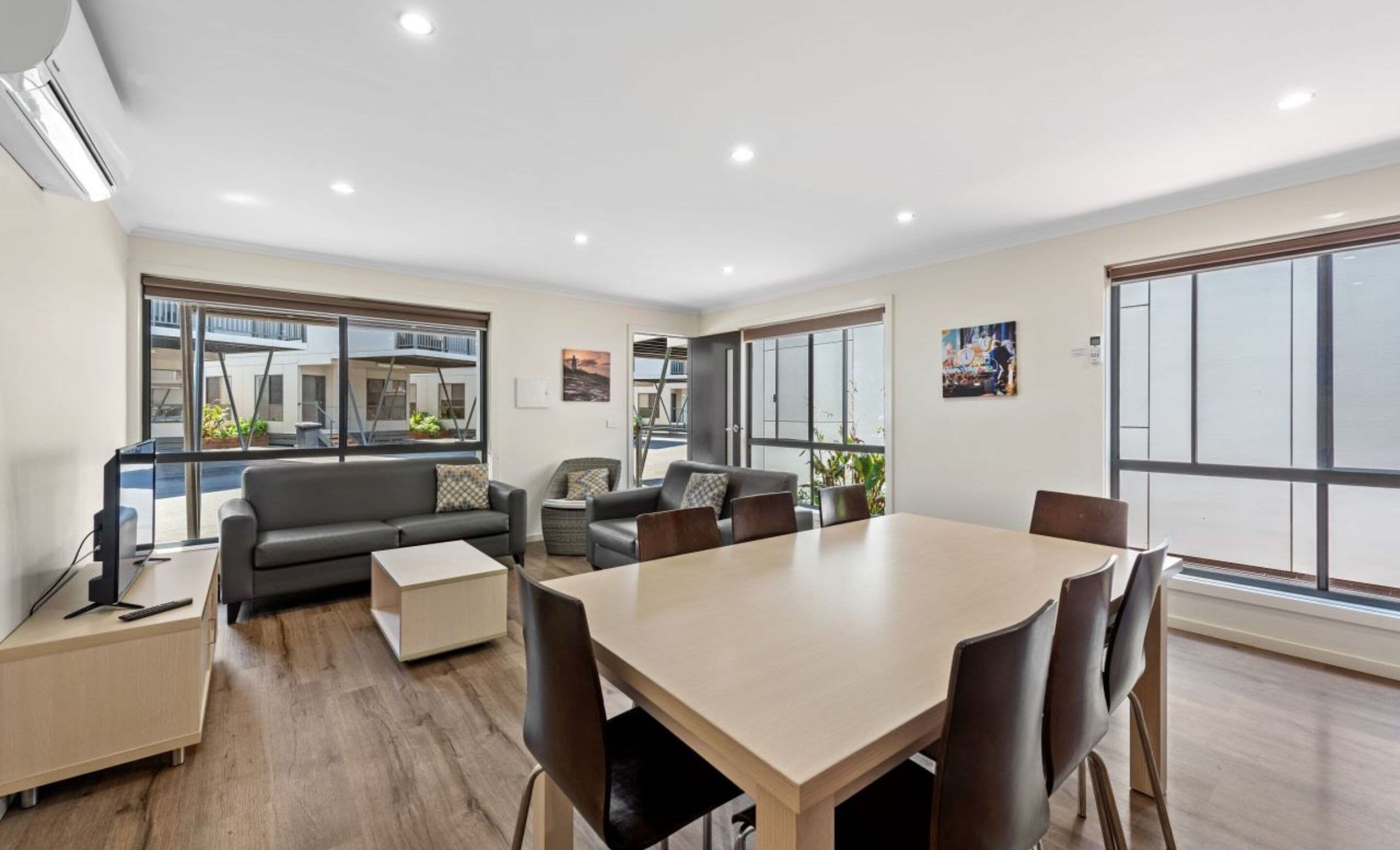 Deluxe 3 Bedroom Apartment - Sleeps 8 | In-room dining