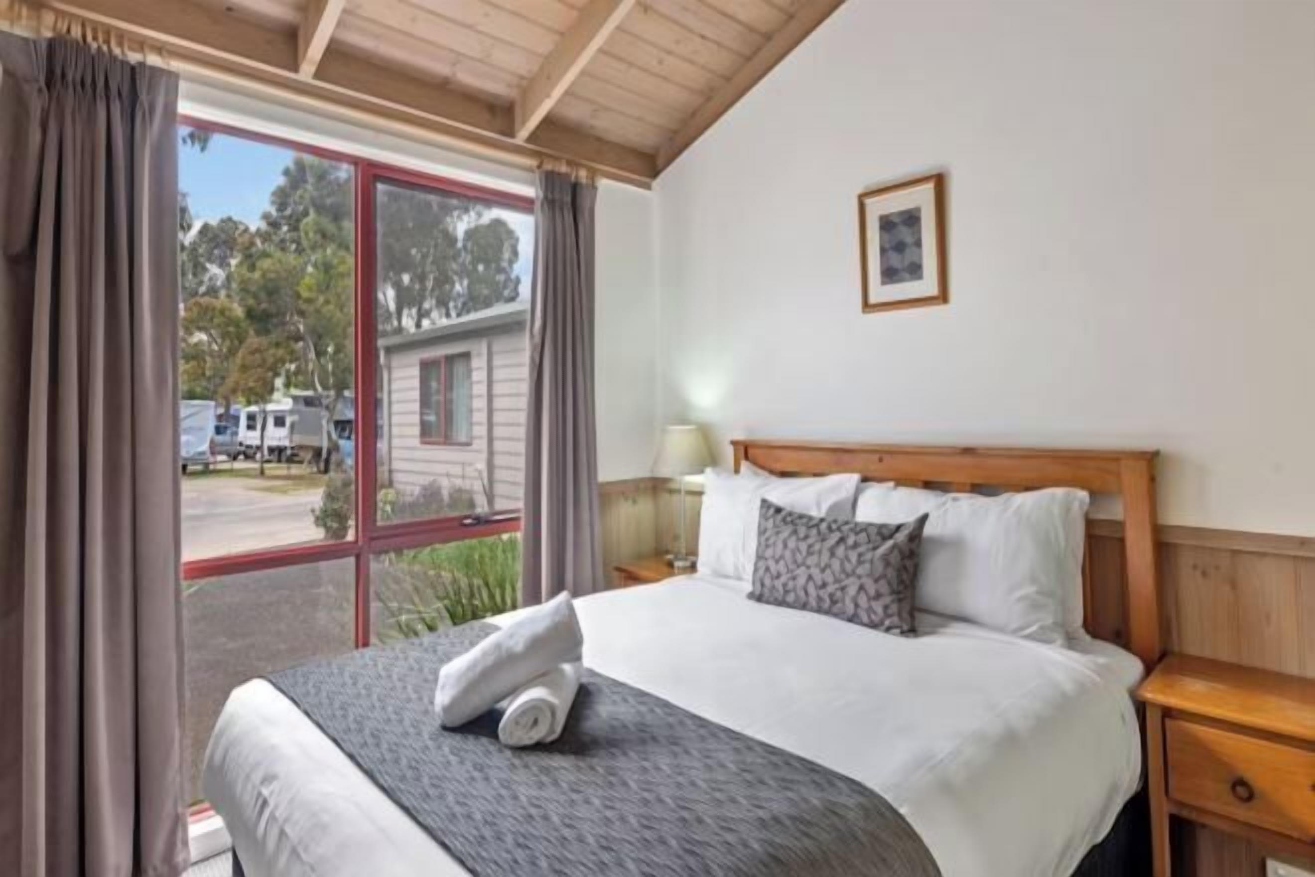 高档床上用品、熨斗/熨板、免费 WiFi、床单