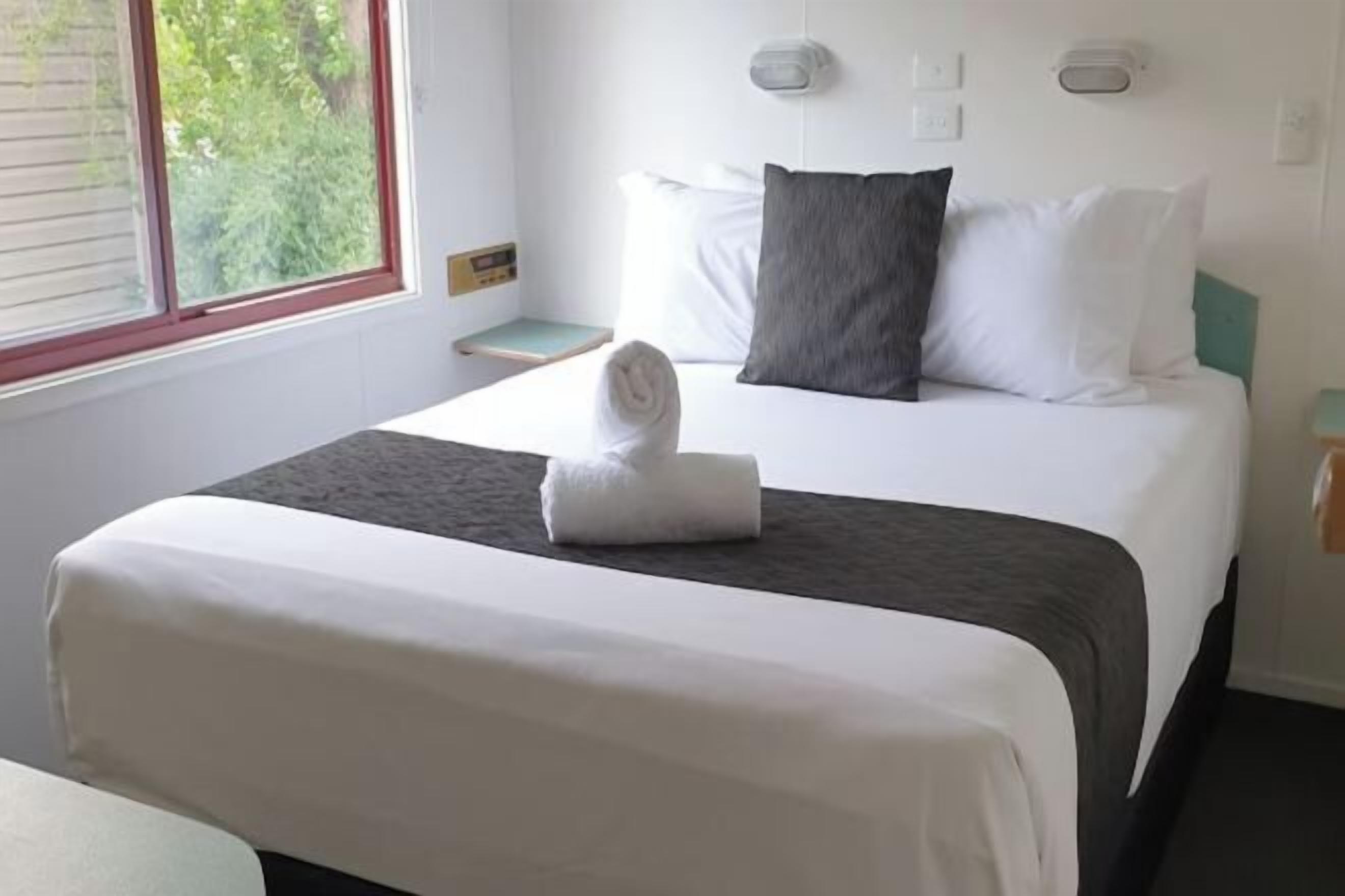 高档床上用品、熨斗/熨板、免费 WiFi、床单