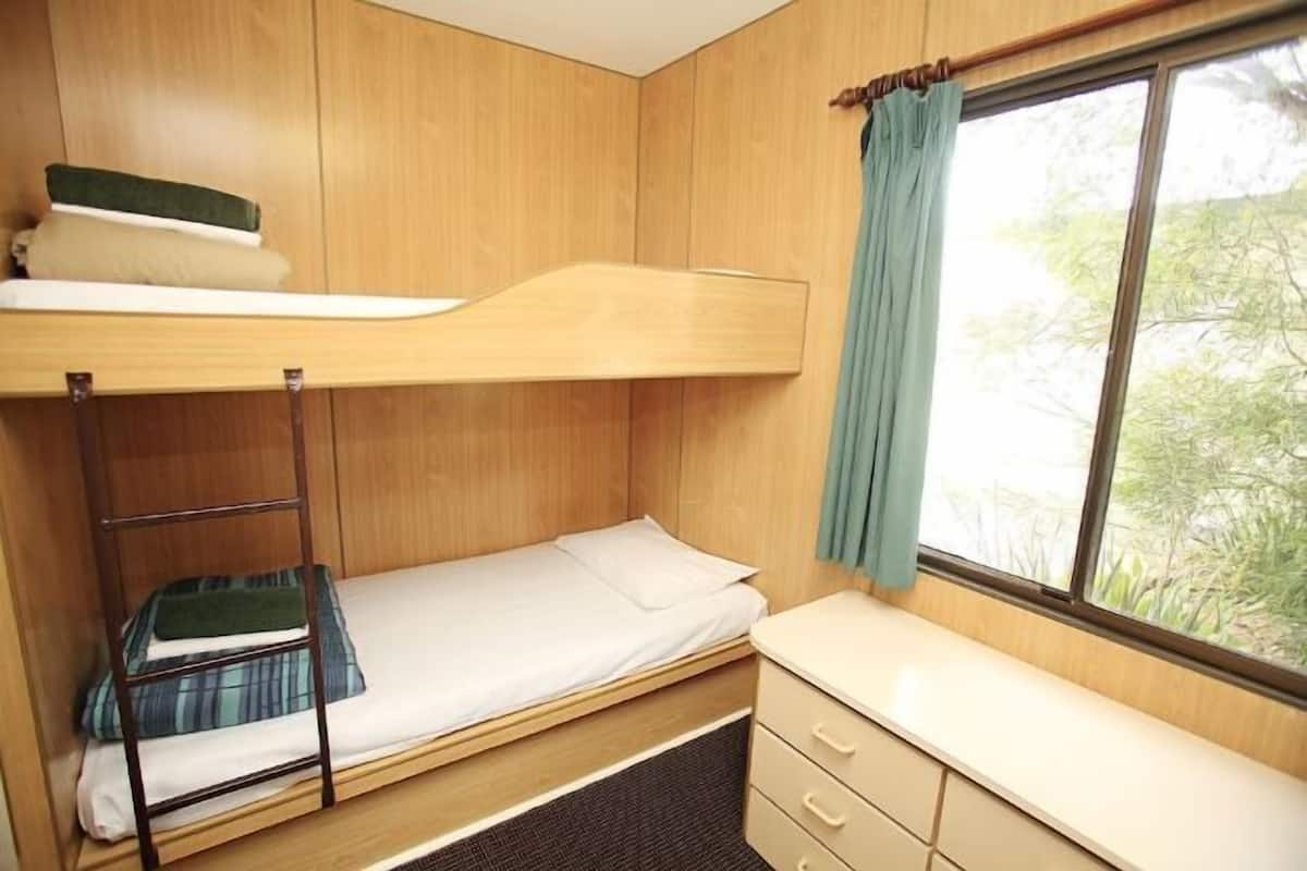 Premium bedding, iron/ironing board, free WiFi, bed sheets