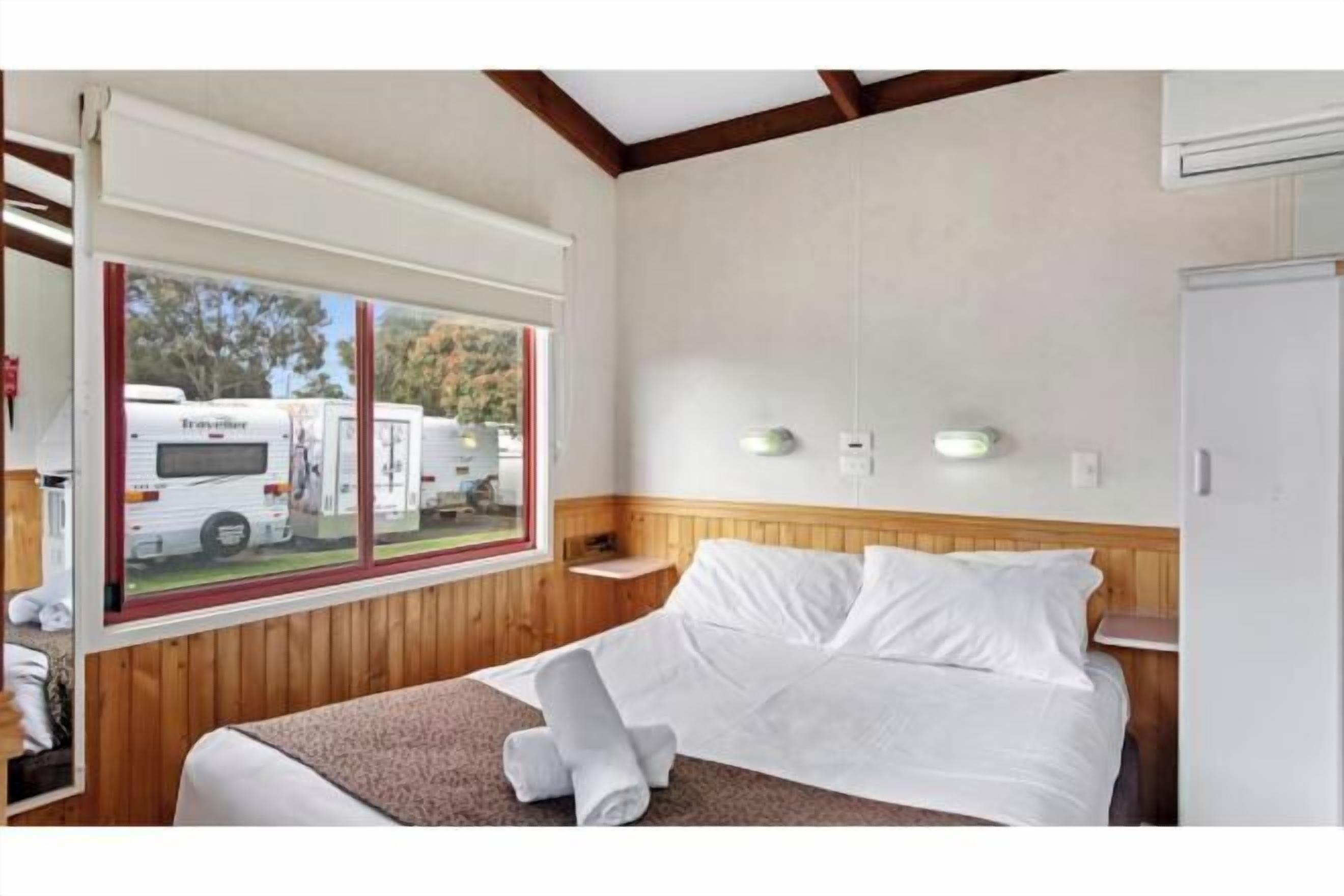 高档床上用品、熨斗/熨板、免费 WiFi、床单