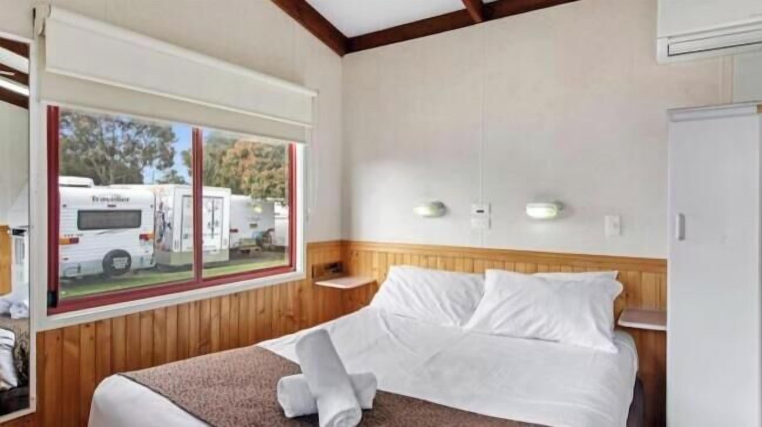 Ropa de cama de alta calidad y tabla de planchar con plancha 