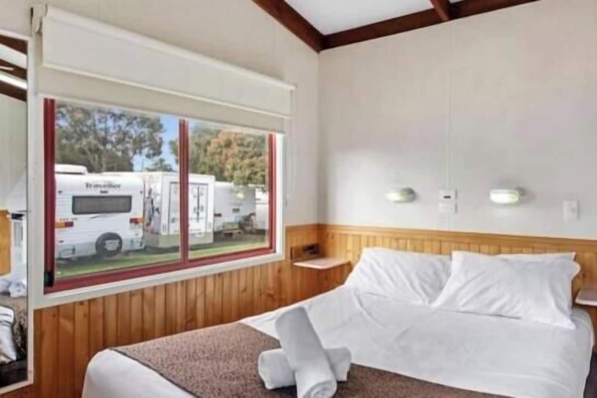 Ropa de cama de alta calidad y tabla de planchar con plancha