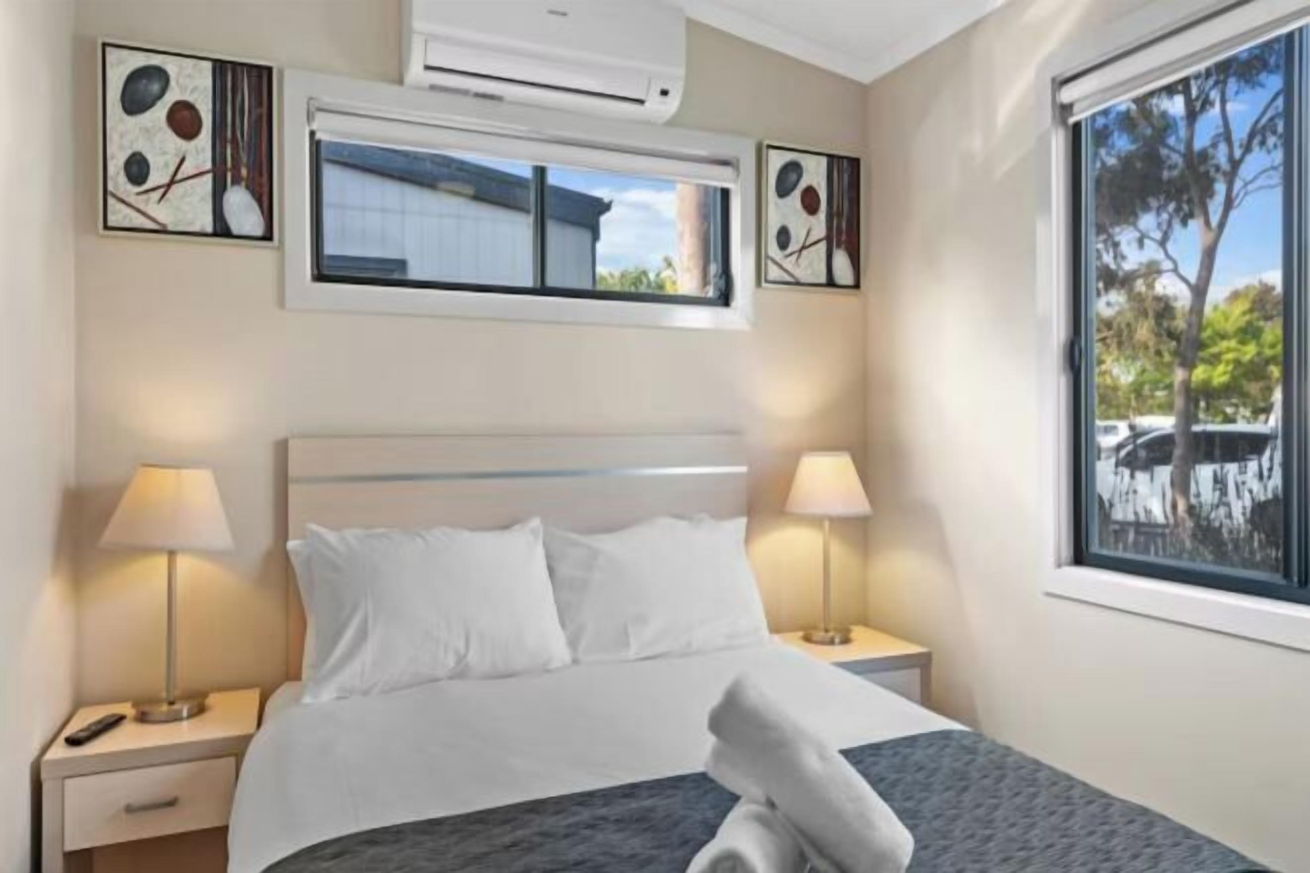 高档床上用品、熨斗/熨板、免费 WiFi、床单