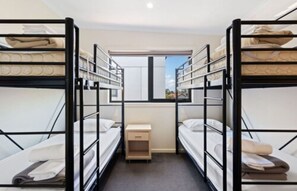 Deluxe 3 Bedroom Apartment - Sleeps 8