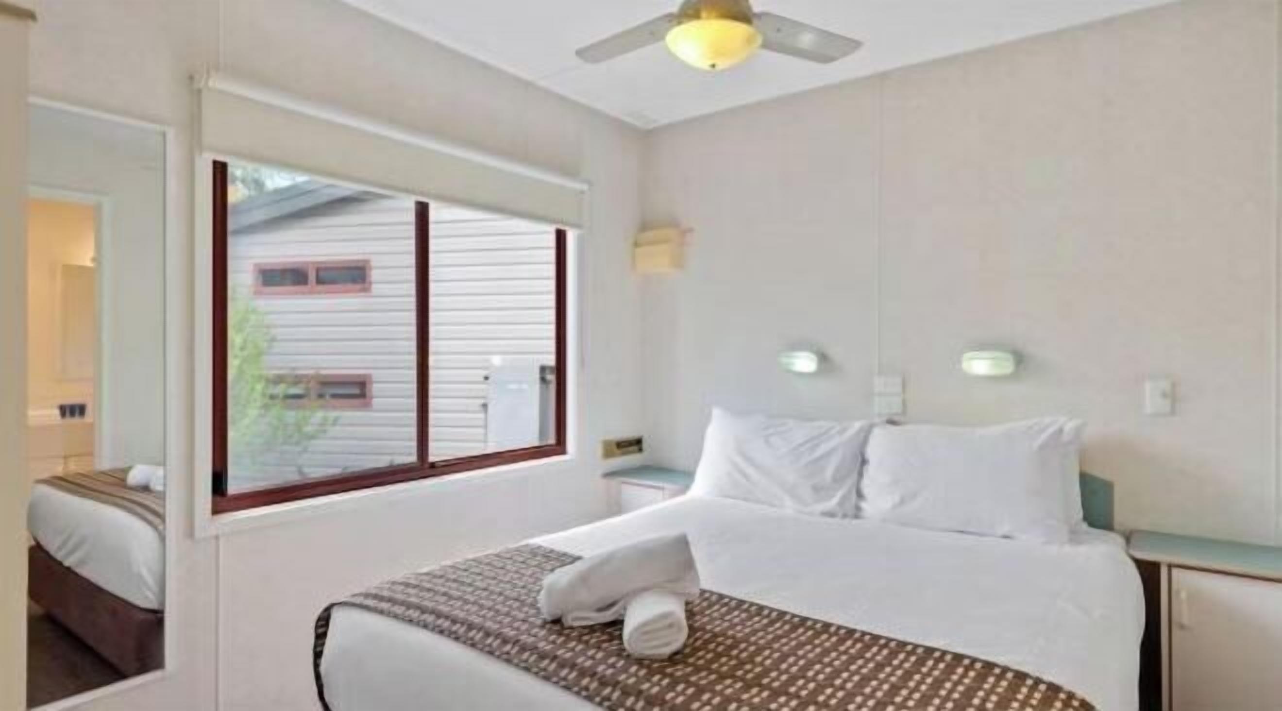 高档床上用品、熨斗/熨板、免费 WiFi、床单