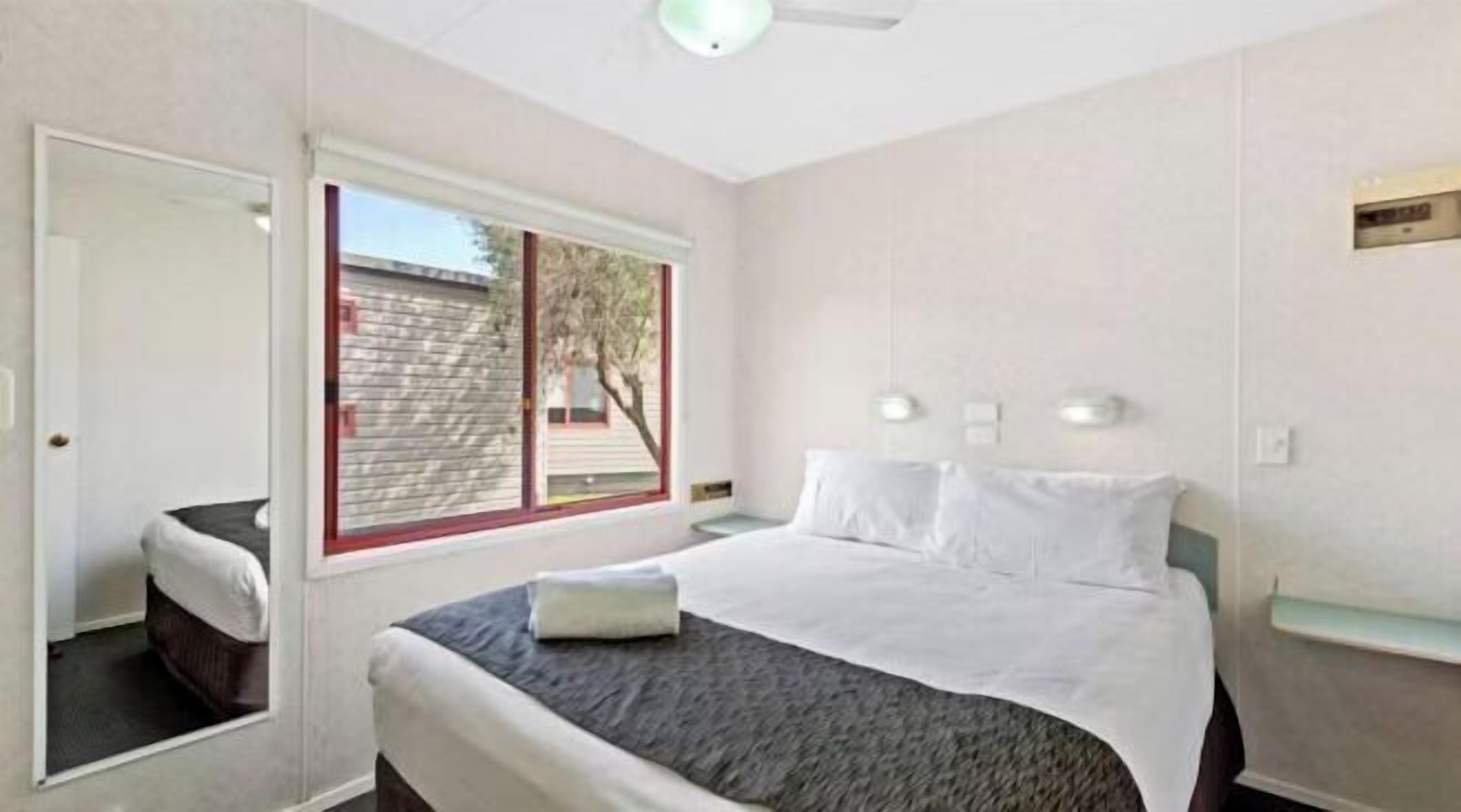 高档床上用品、熨斗/熨板、免费 WiFi、床单