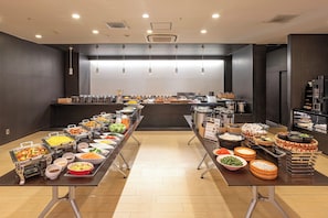 Daily buffet breakfast (JPY 1650 per person) - Candeo Hotels Uenokoen (Tokyo)