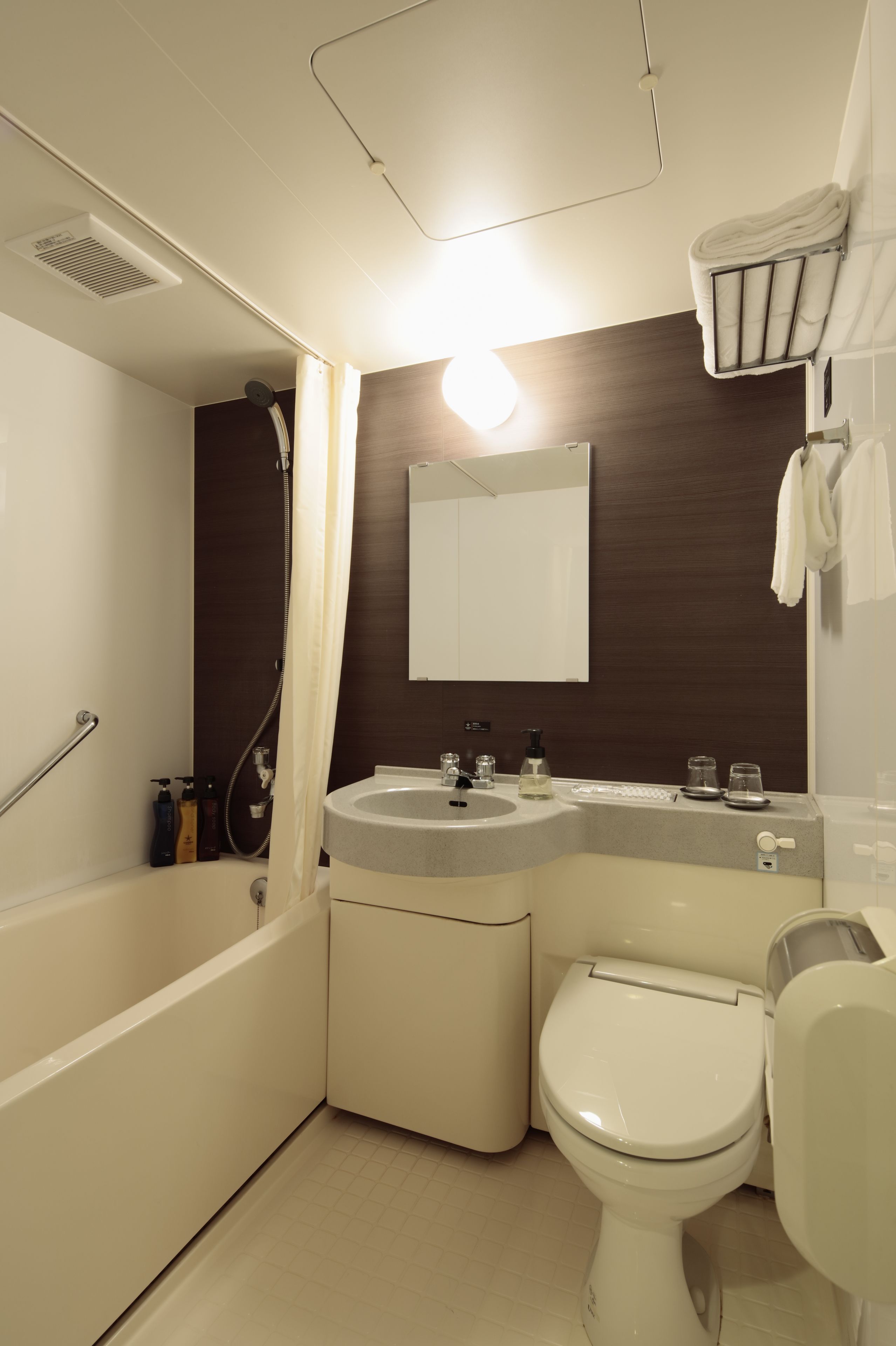 A modern bathroom with a bathtub, a toilet, and a sink.