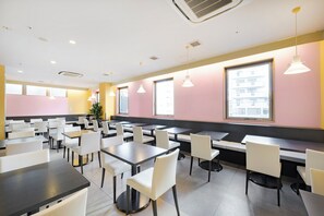 Café da manhã com buffet todos os dias mediante uma taxa